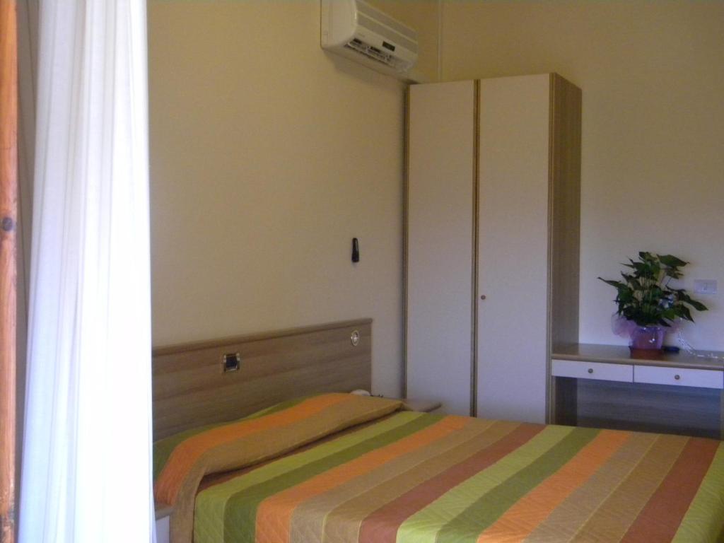 Hotel Rosa Del Tirreno Quercianella Room photo