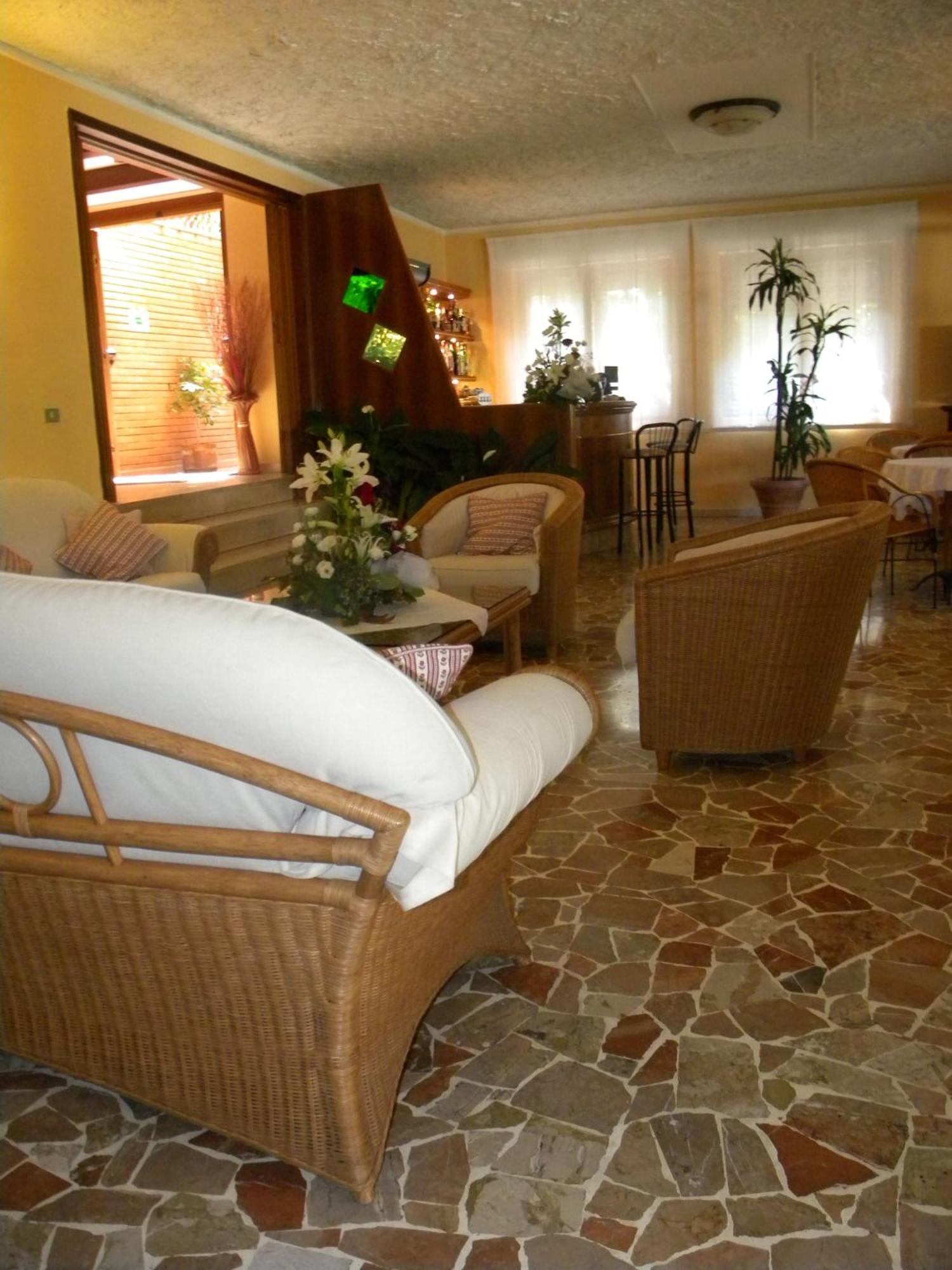Hotel Rosa Del Tirreno Quercianella Exterior photo