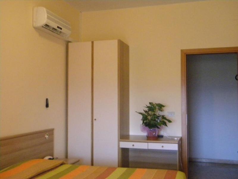Hotel Rosa Del Tirreno Quercianella Room photo