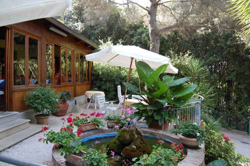Hotel Rosa Del Tirreno Quercianella Exterior photo