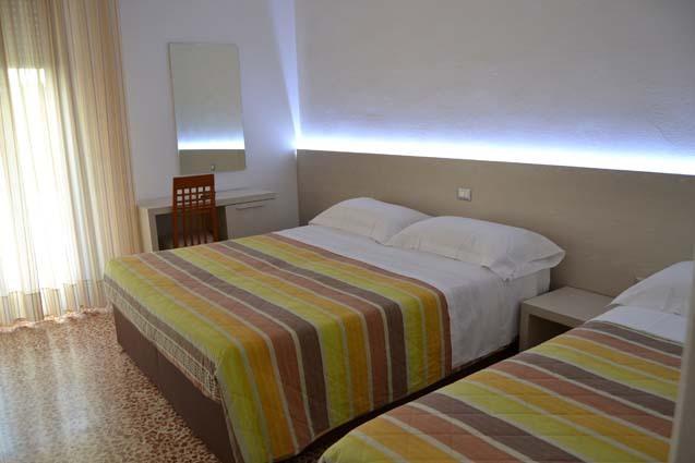 Hotel Rosa Del Tirreno Quercianella Room photo